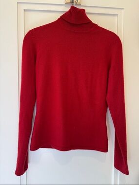 TSE Vibrant Red Cashmere Turtleneck! Perfect shade of RED!